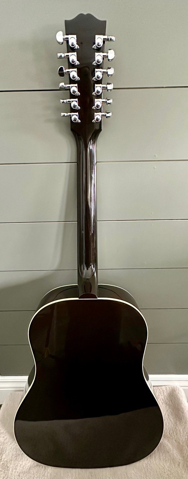 Gibson J-45 Vintage Sunburst 12 string  in Guitars in Summerside - Image 2