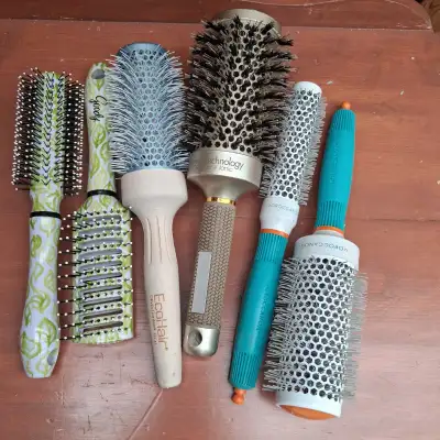 BROSSES À CHEVEUX, View more