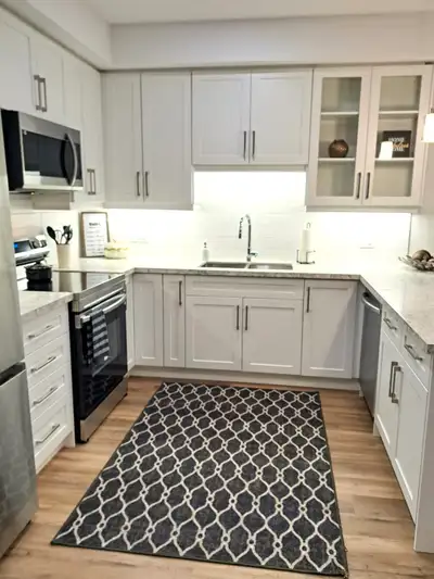 GORGEOUS LEGAL DUPLEX, 3 BED 2 BATH, 2 PARK, BACKYARD,  MUST SEE