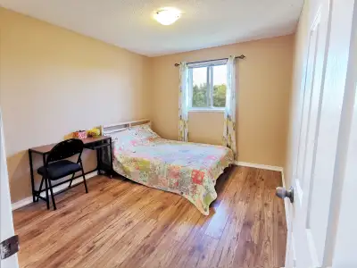 Cozy Private Room for rent with a Large Walk-in Closet in Barrie