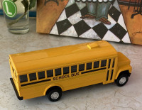 PULL-BACK SCHOOL BUS TOYSMITH