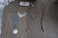 Bijoux, Bracelets, Colliers