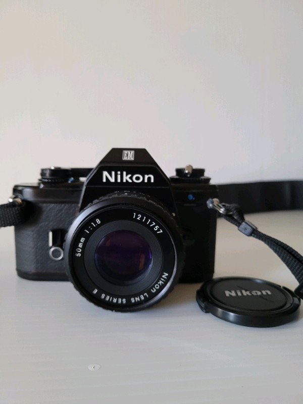 Nikon  EM SLR 35mm Film Camera W/ 50mm F/ 1.8 Lens  dans Autre  à Ville de Montréal