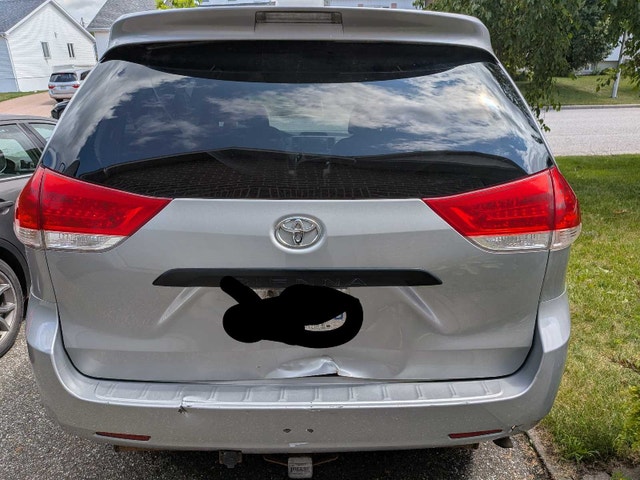Toyota Sienna 2012 — photo 2