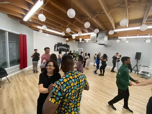 SALSA & BACHATA LATIN COMBO FOR BEGINNERS548411208976967685