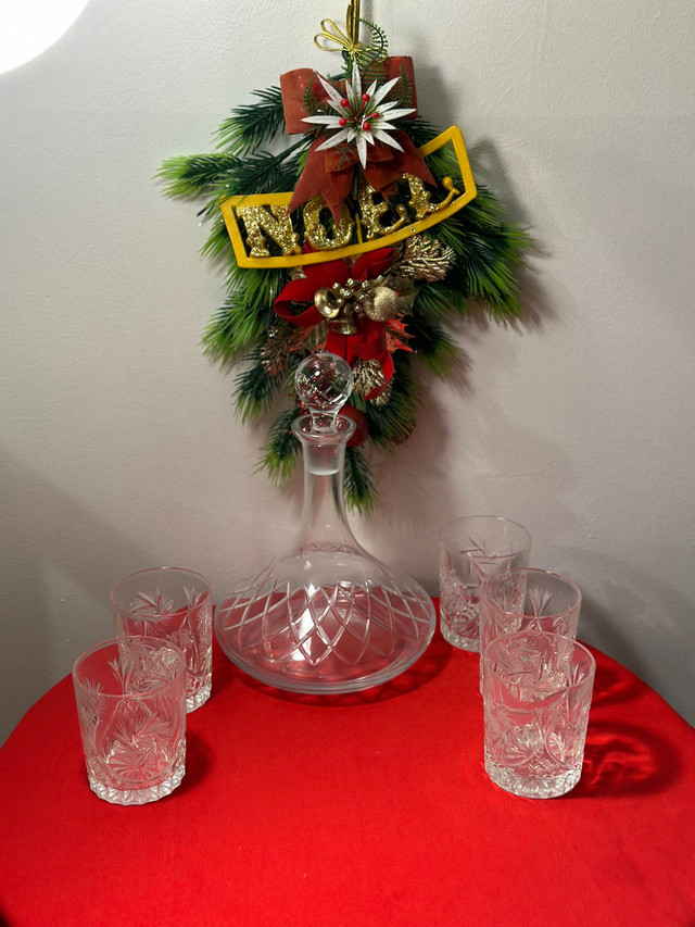 Vintage Pinwheel crystal 5 glasses & matched decanter. Excellent in Holiday, Event & Seasonal in Mississauga / Peel Region - Image 3