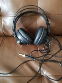 Knox Gear TX-100 Closed-Back Studio Monitor Headphones