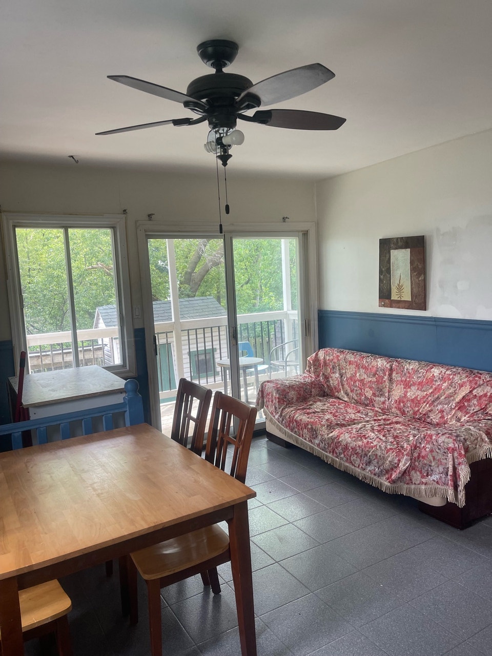 Large Room for Rent – Private Bathroom Across from Metro Cartier 3