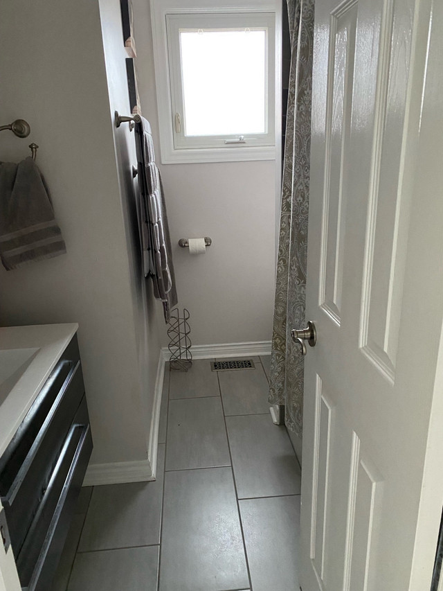 Room for rent 950 inclusive  in Room Rentals & Roommates in Barrie - Image 2