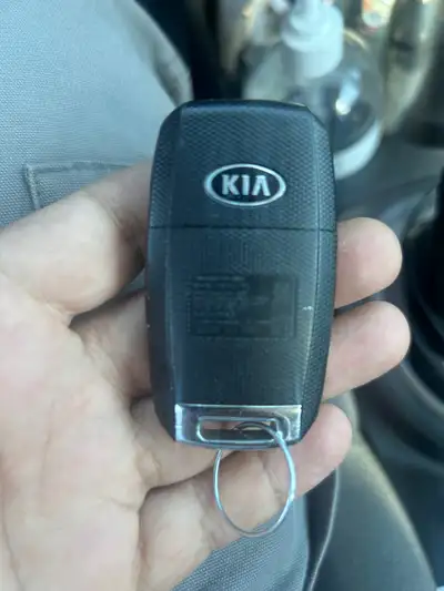 Kia key fob orginal. Working perfect No longer have the car price to sell quick already cheap