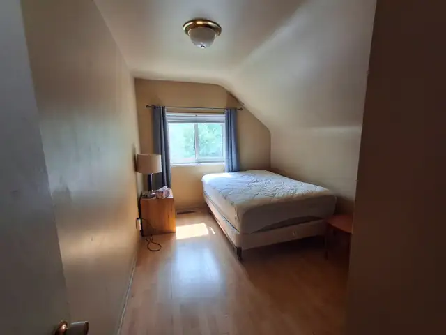 Large , fully furnished 2 bedroom apartment (Top Floor) in Short Term Rentals in Windsor Region - Image 9