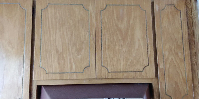 Armoire suspendu chene/porte vitré/Hanging oak cabinet glas door dans Armoires et revêtements de comptoir  à Ville de Montréal - Image 3