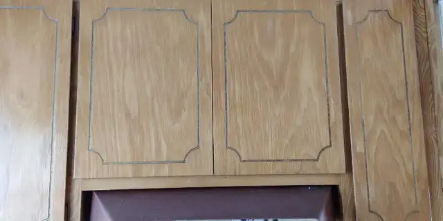 Armoire suspendu chene/porte vitré/Hanging oak cabinet glas door in Cabinets & Countertops in City of Montréal - Image 4