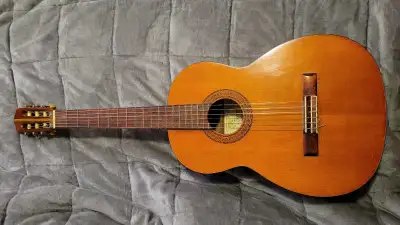 Vintage Suzuki Classic Guitar model 700, View more