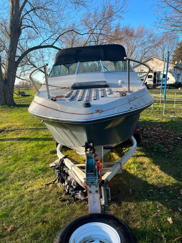 1985 Invader V210 Cuddy Cabin – 20ft in Powerboats & Motorboats in Hamilton - Image 5