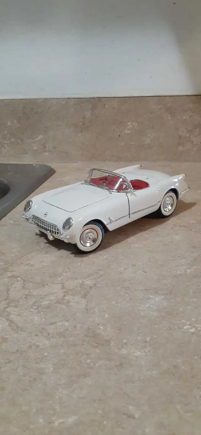 30 diecast cars and trucks 1/24 scale in Arts & Collectibles in Hamilton - Image 7