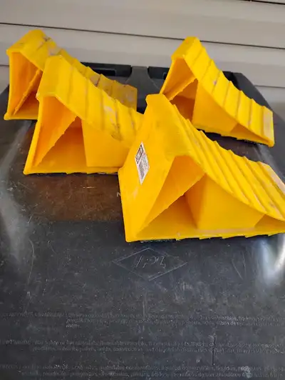 Cales de roue avec base antidérapante pour camping-car et remorque 15 pour les 4