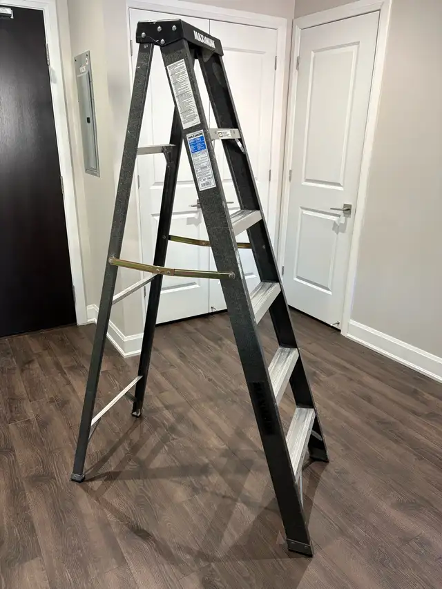 Maximum Fiberglass Step Ladder – 6’6″ Heavy Duty – 250lb Rated in Ladders & Scaffolding in Oakville / Halton Region - Image 9