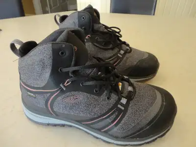 Women's Keen Hiking Style Steel Toe Sole Safety Work Boot Size 9, View more