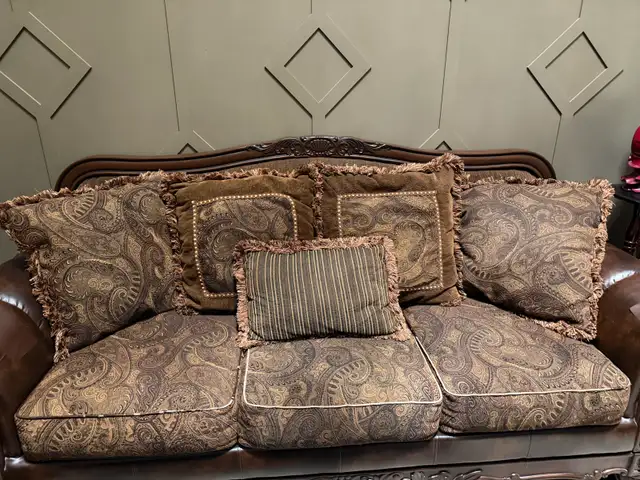 Ashley Couch set  in Couches & Futons in Kingston - Image 3