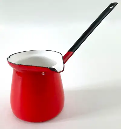 LIRE JUSQU'À LA FIN DU TEXTE. Vintage. Collection. Petite cafetière turque en fer émaillé. Dimension...