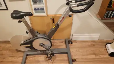 Hi quality commercial grade spin bike Stationary bike