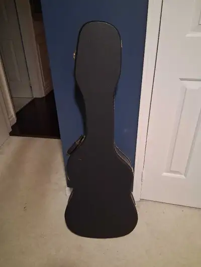 Hardshell Case Fits a Stratocaster or Telecaster Style Guitar.