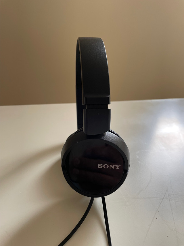 Sony Headphones  - On the ear  in Headphones in Mississauga / Peel Region - Image 2