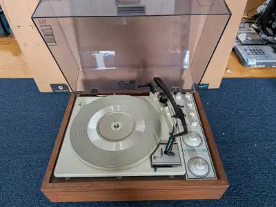KLH Cambridge Massachusetts Model Twenty AM/FM Radio Turntable., View more