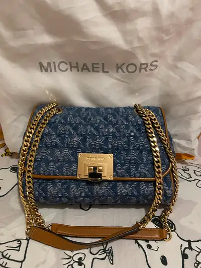 Michael Kors Purse —— $ 90⭐️⭐️⭐️⭐️⭐️. 100 % Authentic, Purchased at Yorkdale Mall ✌️⭐️⭐️ New New Blu...