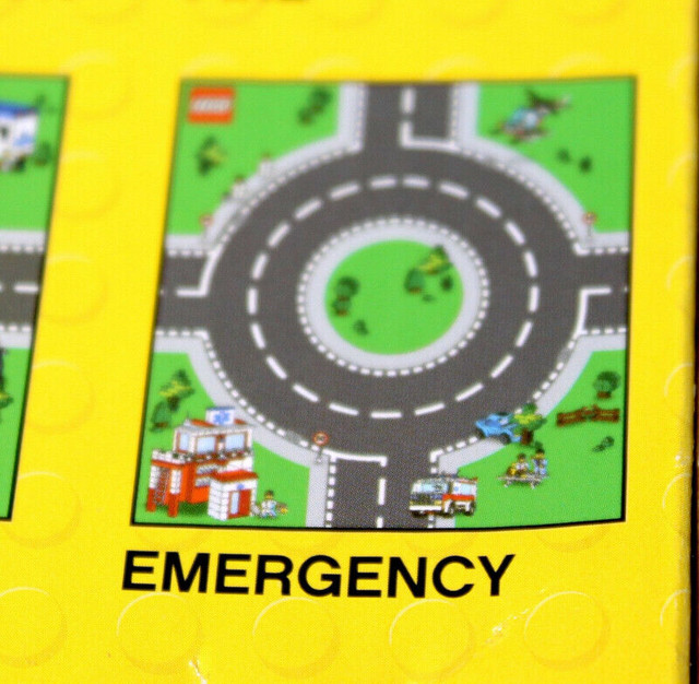 LEGO City Emergency Play Mat 31.5" x 27.5" (80 x 70cm), NEW dans Jouets et jeux  à Ville de Montréal - Image 3