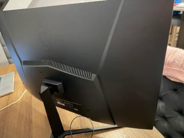 MSI Optix G32C4W 32" FHD Curved Monitor, 1500R, 165Hz, 1ms in Monitors in Calgary - Image 5