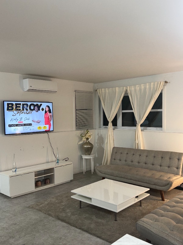 Modern and large 3 beds condo in Plateau Long Term Rentals Gatineau
