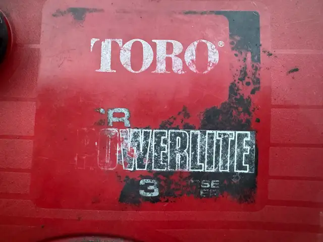 Toro snow thrower in Snowblowers in Kitchener / Waterloo - Image 2