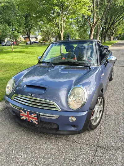 Mini cooper S convertible. Très bonne condition. Antirouille. Non fumeur. Fonctionne comme une neuve...