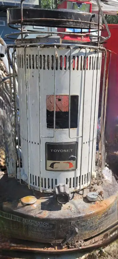 Vintage kerosene heater PLEASE read the ad carefully My name - My name is Matt Peter. You can see me...