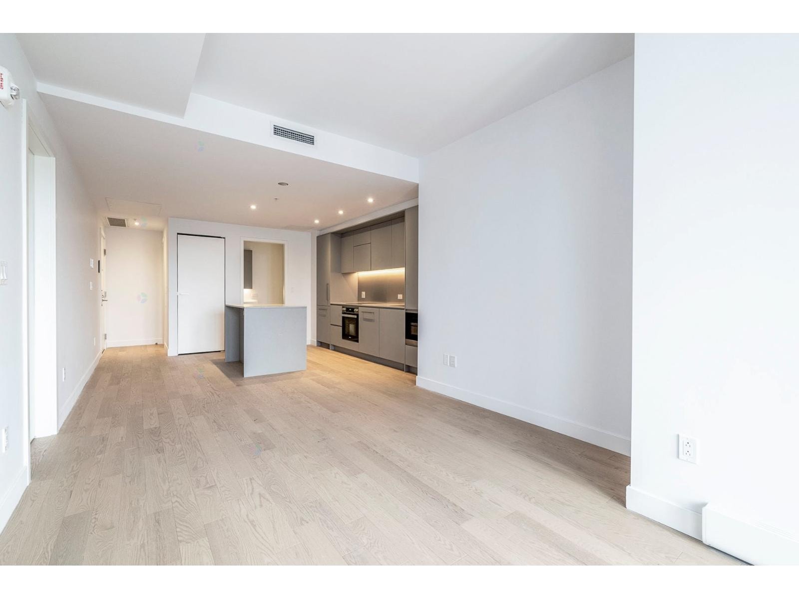 SquarePhilips1 condo for rent — photo 2