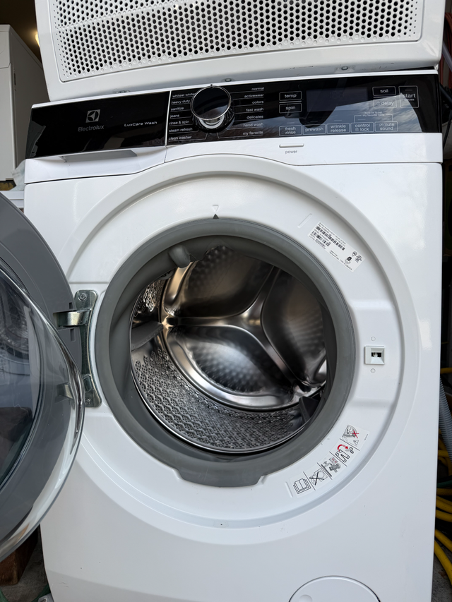 Electrolux washer ventless dryer set in Washers & Dryers in City of Toronto - Image 6