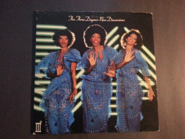 1978  ..  THREE  DEGREES  ..  NEW  DIMENSIONS  ..  VINYL  RECORD in CDs, DVDs & Blu-ray in Hamilton