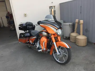 This 2011 Harley-Davidson Street Glide CVO is a stunning, premium touring motorcycle finished in a d...