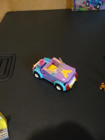 100% Complete Set. Stephanie loves cruising in her Cool Convertible. Help her wash it to a sparkle a...