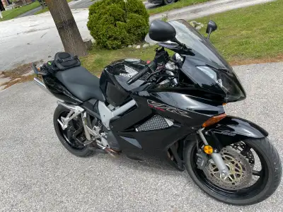 Honda vfr 2002 best generation- never been raced or moded.Cheap insurance as it’s classified as a to...