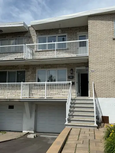 5 1/2 à Anjou devant parc