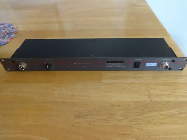 Samson Concert Series II CR-3X VHF Wireless Microphone receiver in Pro Audio & Recording Equipment in Markham / York Region - Image 10