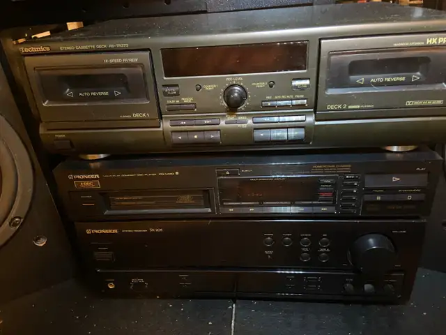 HOME STEREO SYSTEM  $400 Pickering  in General Electronics in City of Toronto - Image 4