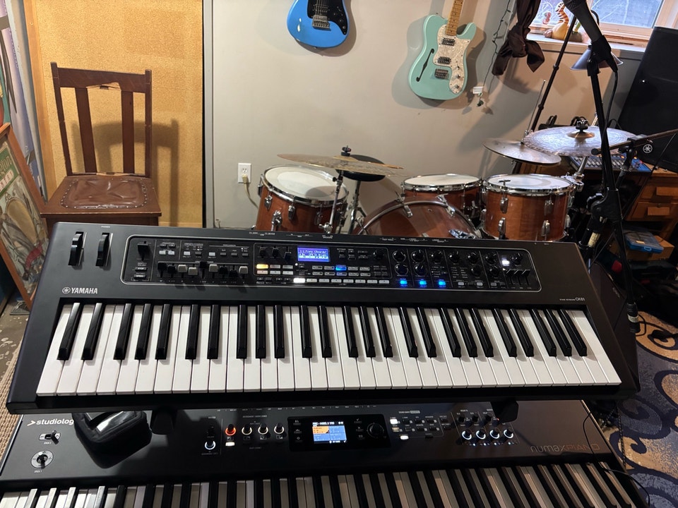 Yamaha CK61 stage piano with gig bag and expression pedal | Pianos ...