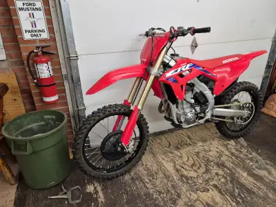 Selling a 2023 Crf450r for my dad as it’s to much bike at his age, very clean bike with low hours an...