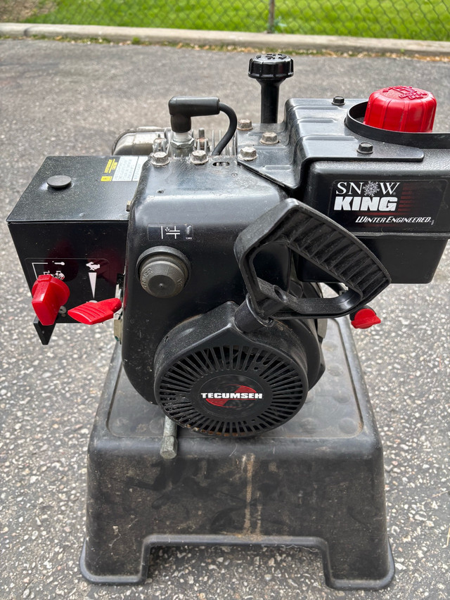 Two 5 HP Tecumseh Engines in Lawnmowers & Leaf Blowers in City of Toronto
