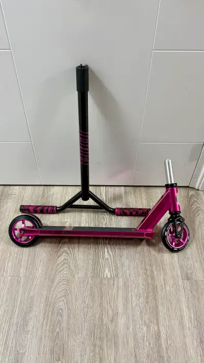 New pink Pivot Scooters X-Park pro scooter with ABEC-9 bearings. This model has 120mm 88A wheels and...