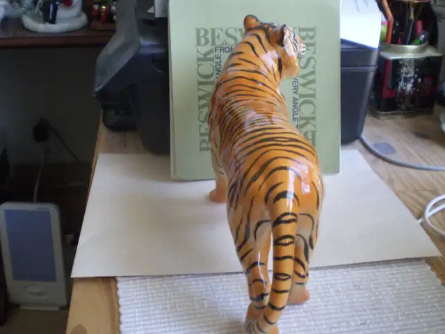 Beswick Wild Animal Figurine - " Tiger " - #2096 - in Arts & Collectibles in Kitchener / Waterloo - Image 7